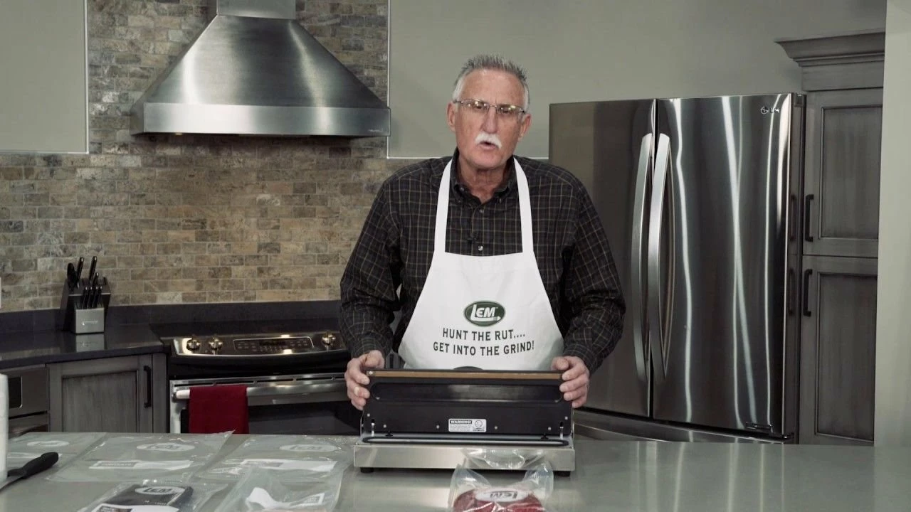 LEM MaxVac 500 Vacuum Sealer With Bag Holder & Cutter 5 LEM MaxVac 500 Vacuum Sealer With Bag Holder & Cutter - Image 3