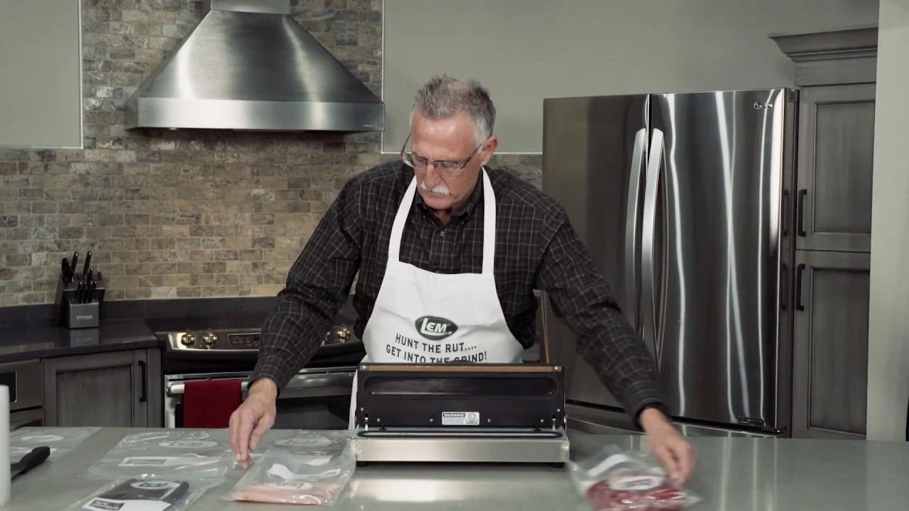 LEM MaxVac 500 Vacuum Sealer With Bag Holder & Cutter 6 LEM MaxVac 500 Vacuum Sealer With Bag Holder & Cutter - Image 4