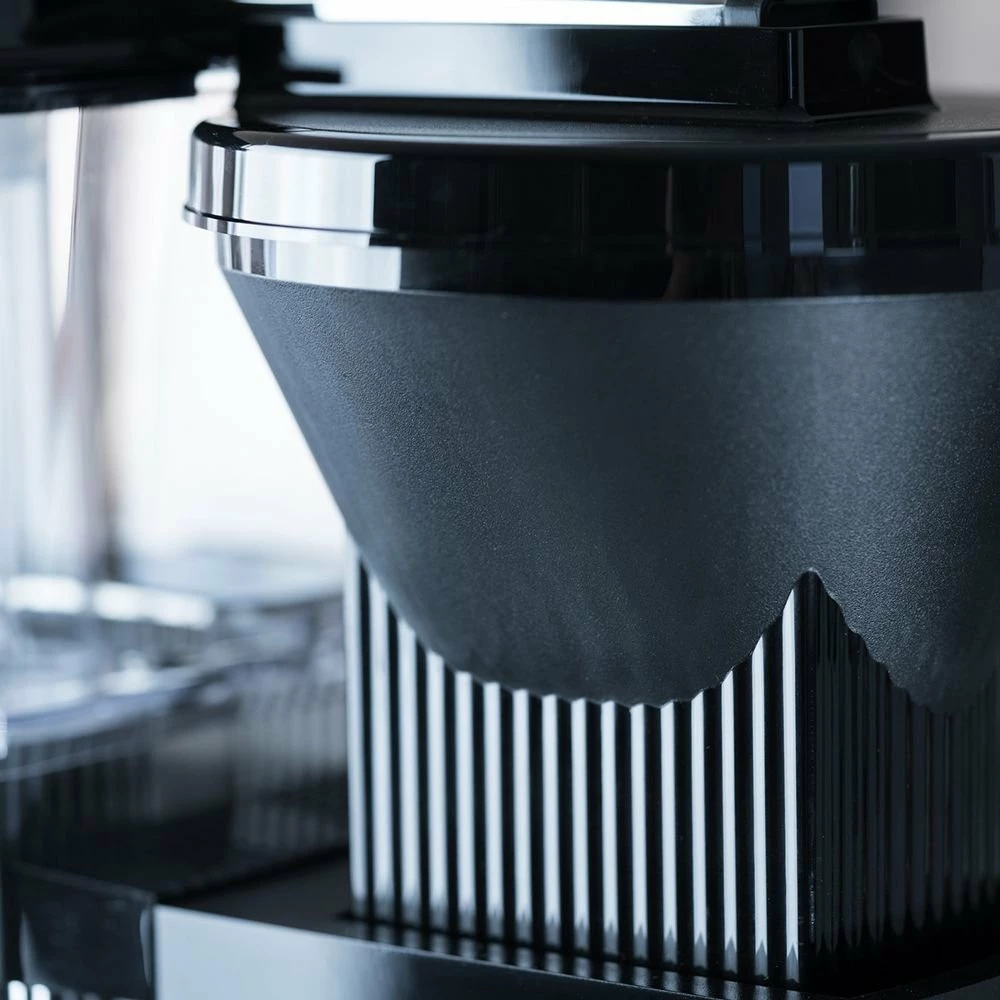 Moccamaster KBGV Automatic Drip Stop Coffee Maker (40 Oz Glass Carafe) | Pistachio 4 Moccamaster KBGV Automatic Drip Stop Coffee Maker (40 Oz Glass Carafe) | Pistachio - Image 2